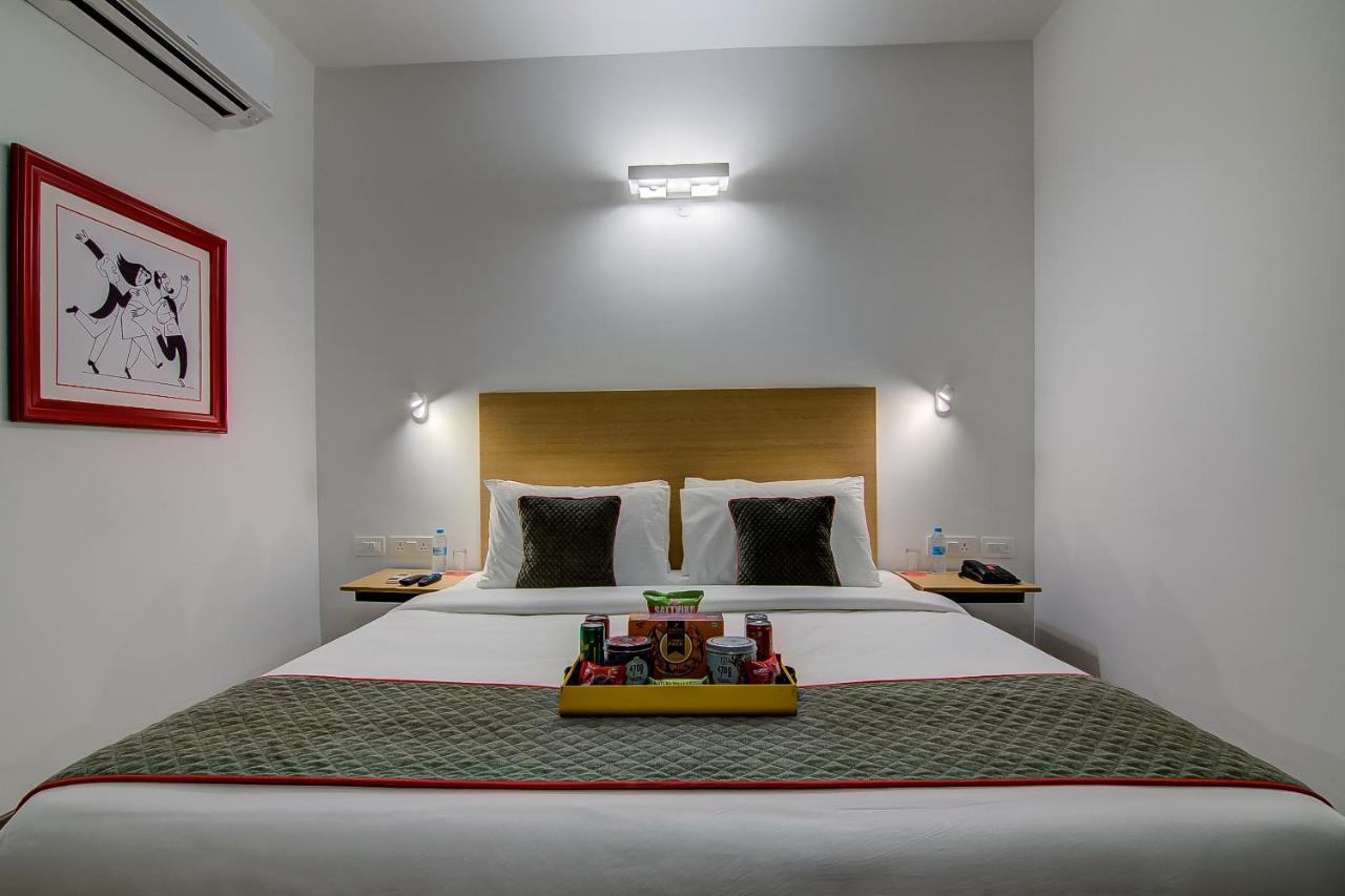 Oyo Townhouse 42 Urvashi Theatre Hotel Chennai Luaran gambar